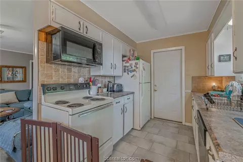 1216 Barak Cir, Bryan, TX 77802 photo 9