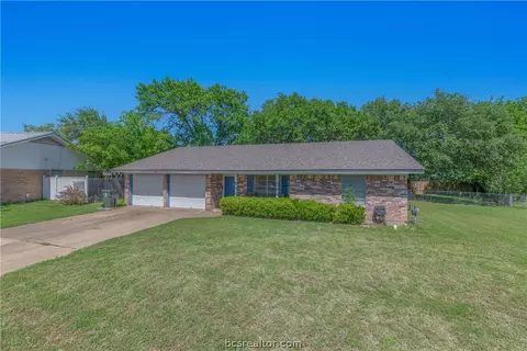 1216 Barak Cir, Bryan, TX 77802 photo 2