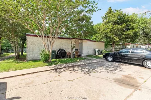 316 Ehlinger Dr, Bryan, TX 77801