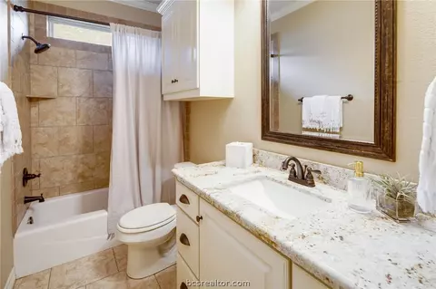 Bath - 3328 Covington Ct, Bryan, TX 77808 photo 6 of 8