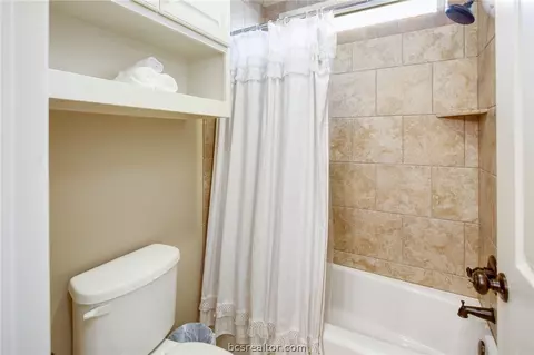 Bath - 3328 Covington Ct, Bryan, TX 77808 photo 8 of 8