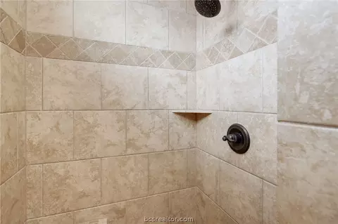 Bath - 3328 Covington Ct, Bryan, TX 77808 photo 4 of 8
