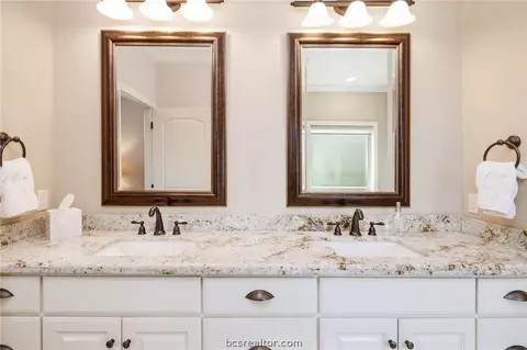 Bath - 3328 Covington Ct, Bryan, TX 77808 photo 2 of 8