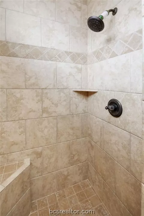 Bath - 3328 Covington Ct, Bryan, TX 77808 photo 5 of 8