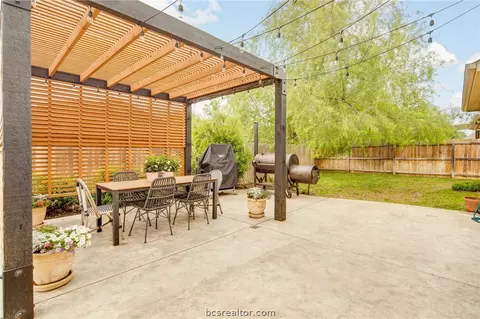 Exterior - 3328 Covington Ct, Bryan, TX 77808 photo 7 of 11