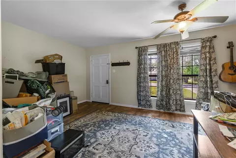 813 Mcashan St, Bryan, TX 77803 photo 4