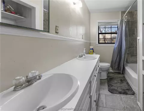 813 Mcashan St, Bryan, TX 77803 photo 6