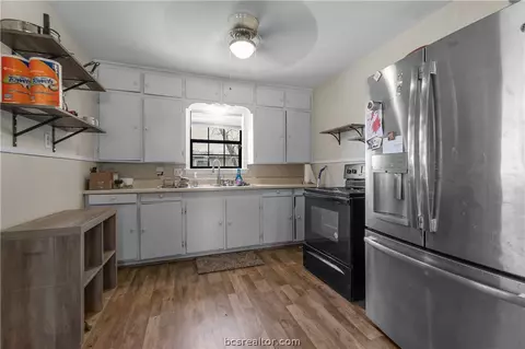 813 Mcashan St, Bryan, TX 77803 photo 5