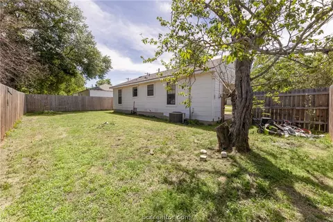 813 Mcashan St, Bryan, TX 77803 photo 9