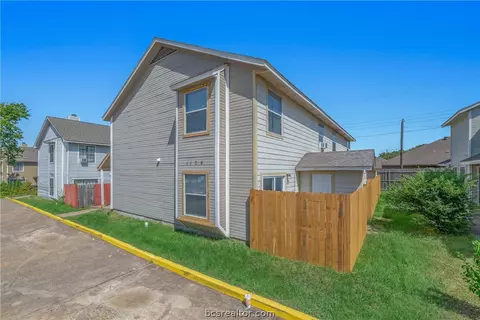 1104 Verde Dr, Bryan, TX 77801