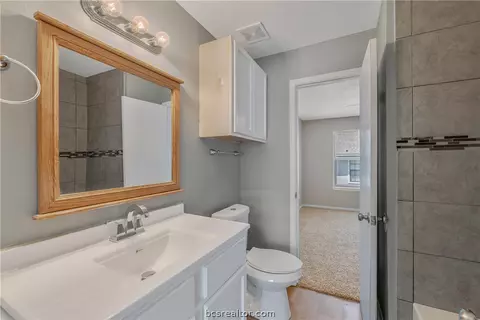 Bath - 1104 Verde Dr, Bryan, TX 77801 photo 2 of 4