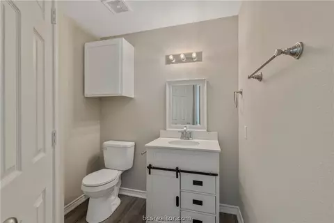 Bath - 1104 Verde Dr, Bryan, TX 77801 photo 3 of 4