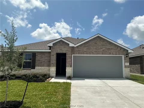 2208 Spyglass Dr, Navasota, TX 77868