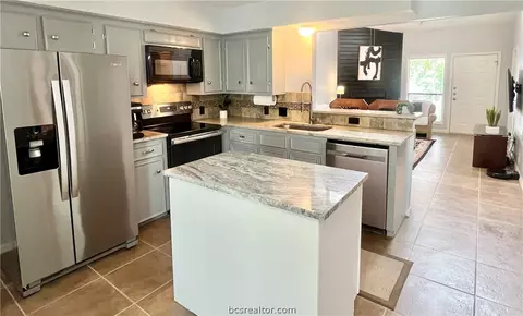 1800 Woodsman C, College Station, TX 77840