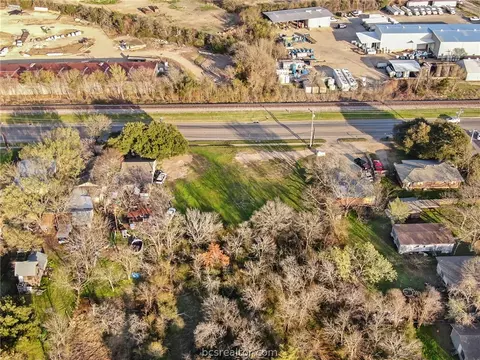 1414 Finfeather Rd, Bryan, TX 77803 photo 4