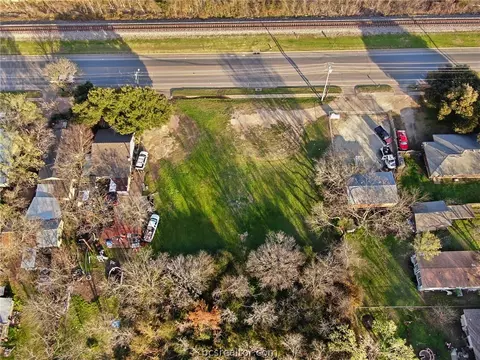 1414 Finfeather Rd, Bryan, TX 77803 photo 3