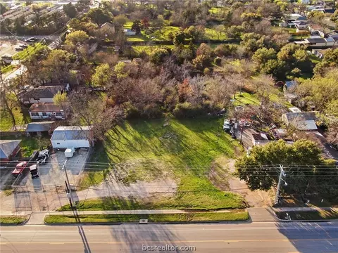 1414 Finfeather Rd, Bryan, TX 77803 photo 2