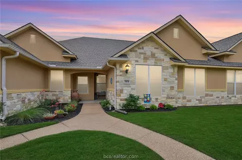 3804 Blackhawk Ln, College Station, TX 77845