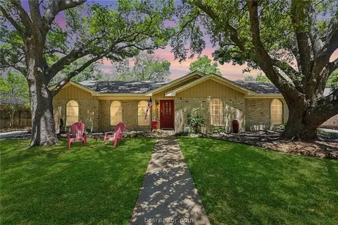 2806 Cherry Creek Cir, Bryan, TX 77802