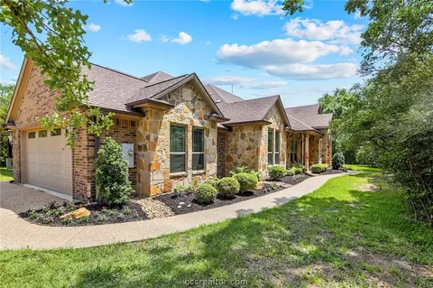 17899 Saddle Creek Dr, College Station, TX 77845