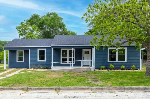 518 Mcnair St, Navasota, TX 77868