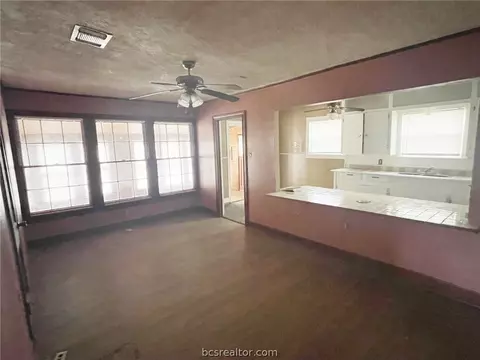 Bath - 1407 E 23rd St, Bryan, TX 77803 photo 1 of 3