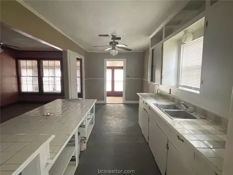 Bath - 1407 E 23rd St, Bryan, TX 77803 photo 3 of 3