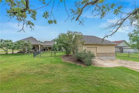 Exterior - 5784 Easterling Dr, Bryan, TX 77808 photo 9 of 9