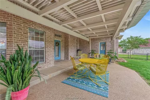 Exterior - 5784 Easterling Dr, Bryan, TX 77808 photo 5 of 9