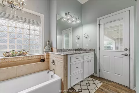 Bath - 5784 Easterling Dr, Bryan, TX 77808 photo 3 of 4