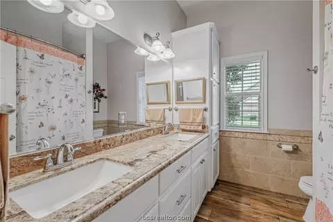 Bath - 5784 Easterling Dr, Bryan, TX 77808 photo 1 of 4