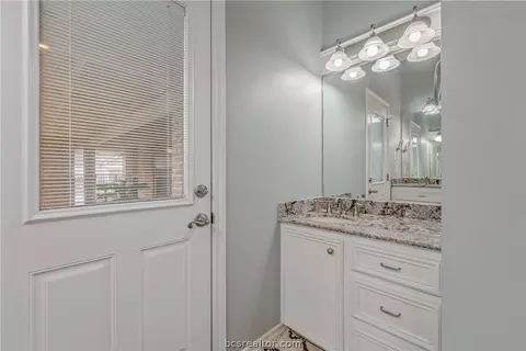 Bath - 5784 Easterling Dr, Bryan, TX 77808 photo 4 of 4