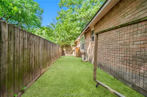 Exterior - 607 Toby Ln, Conroe, TX 77301 photo 9 of 9