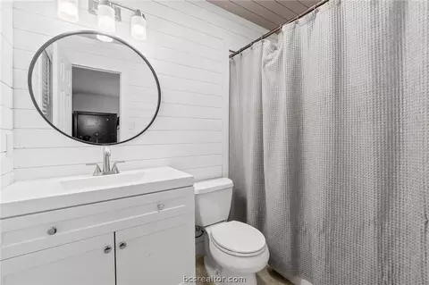 Bath - 607 Toby Ln, Conroe, TX 77301 photo 2 of 2