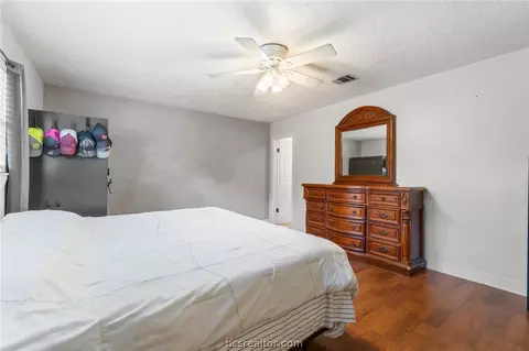 Bedroom - 607 Toby Ln, Conroe, TX 77301 photo 6 of 6