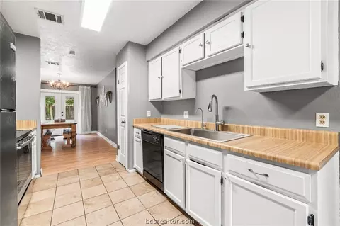 Kitchen - 607 Toby Ln, Conroe, TX 77301 photo 2 of 4