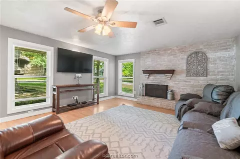 Living - 607 Toby Ln, Conroe, TX 77301 photo 3 of 3