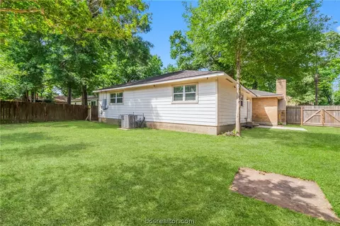 Exterior - 607 Toby Ln, Conroe, TX 77301 photo 6 of 9