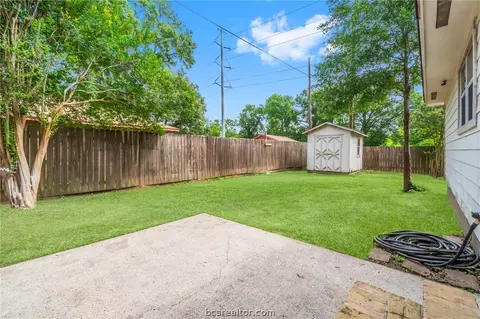 Exterior - 607 Toby Ln, Conroe, TX 77301 photo 4 of 9