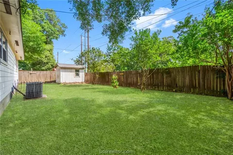 Exterior - 607 Toby Ln, Conroe, TX 77301 photo 8 of 9