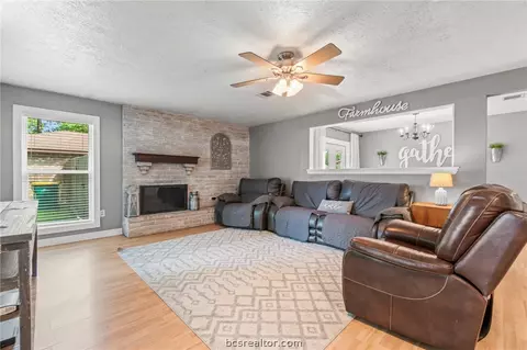 Living - 607 Toby Ln, Conroe, TX 77301 photo 1 of 3