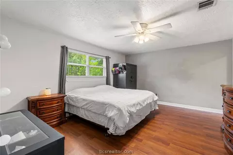 Bedroom - 607 Toby Ln, Conroe, TX 77301 photo 4 of 6