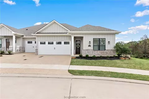 2800 Maroon Ct, Bryan, TX 77807