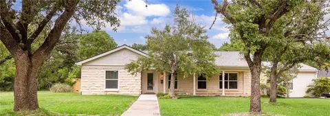 1701 Woodland Dr, Bryan, TX 77802