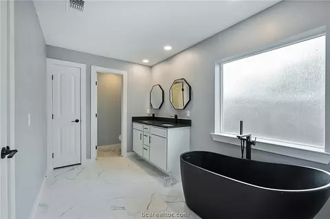 Bath - 706 Broadmoor Dr, Bryan, TX 77802 photo 1 of 4