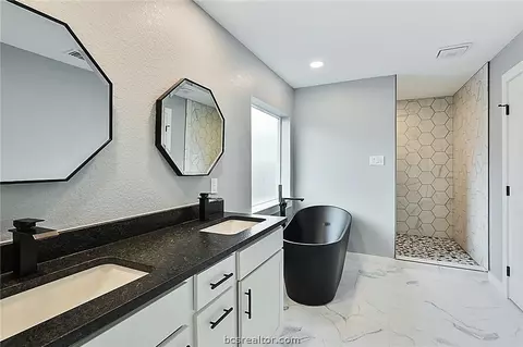 Bath - 706 Broadmoor Dr, Bryan, TX 77802 photo 2 of 4