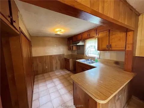 2010 Stevens Dr, Bryan, TX 77803 photo 7
