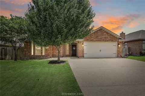 806 Dove Run Trl, College Station, TX 77845