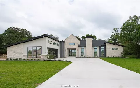 7520 Garrison Creek Dr, Bryan, TX 77808