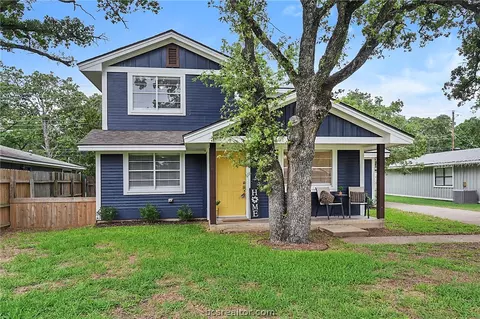 4523 Woodbend Dr, Bryan, TX 77803